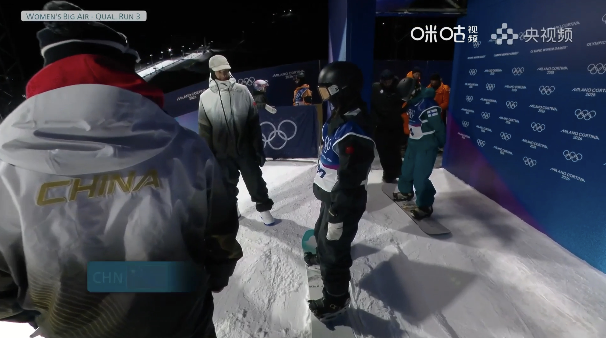 #张小楠大跳台第三跳丝滑完成##张小楠米兰冬奥首秀# 米兰冬奥会单板滑雪女子大跳
