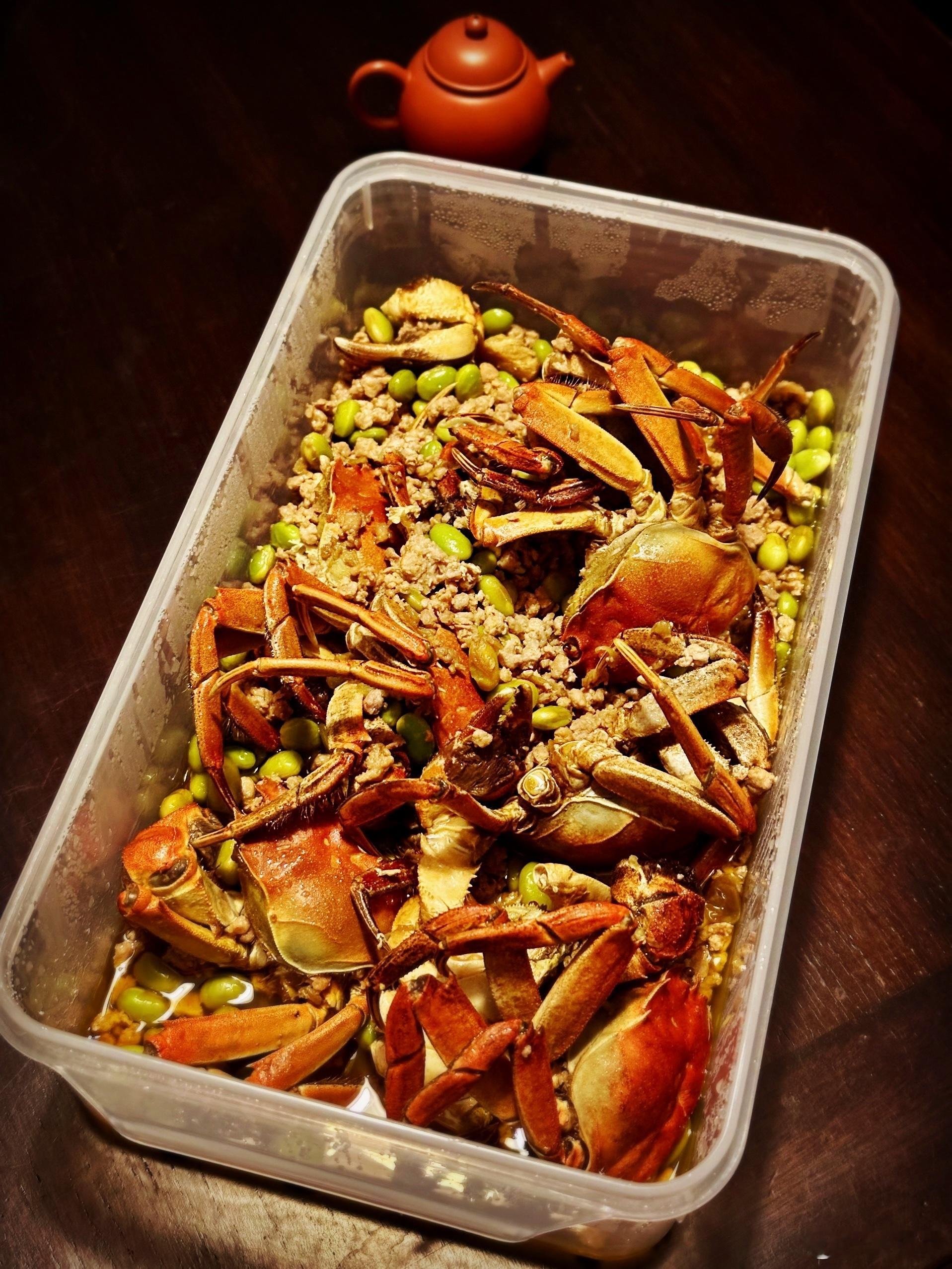 做了几天饭，今天不想做饭，也想不出要吃什么，看到了马姐的肉沫毛豆六月黄出锅了。这