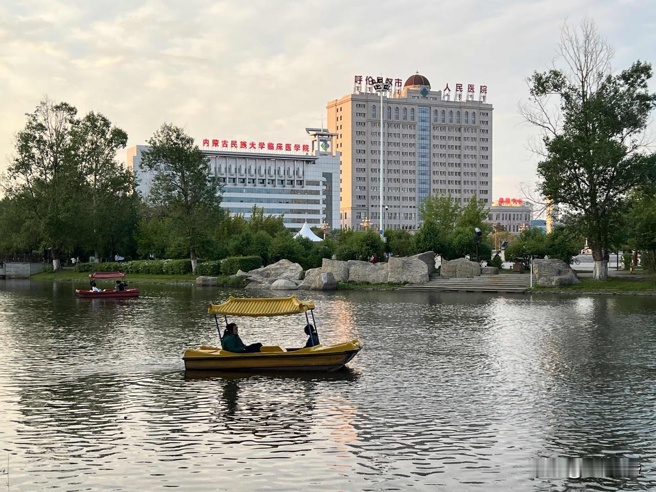 钱能买到好药、名医，但买不回被透支的身体和错过的生活。长期焦虑、熬夜落下的病根，