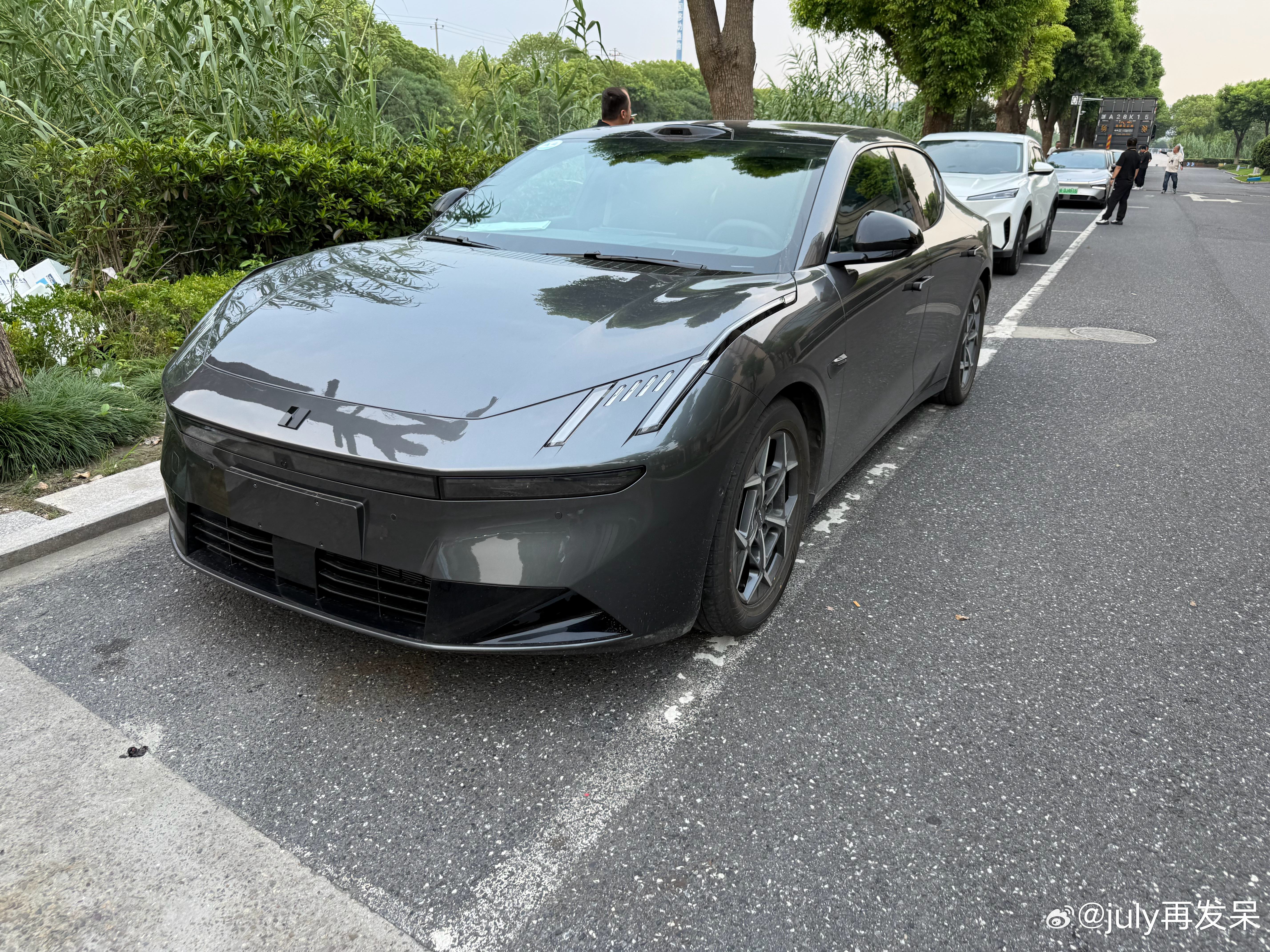 又遇到了领克EM-P了，领克的智驾系统好像也是千里H7，不知道跟900的体验有什
