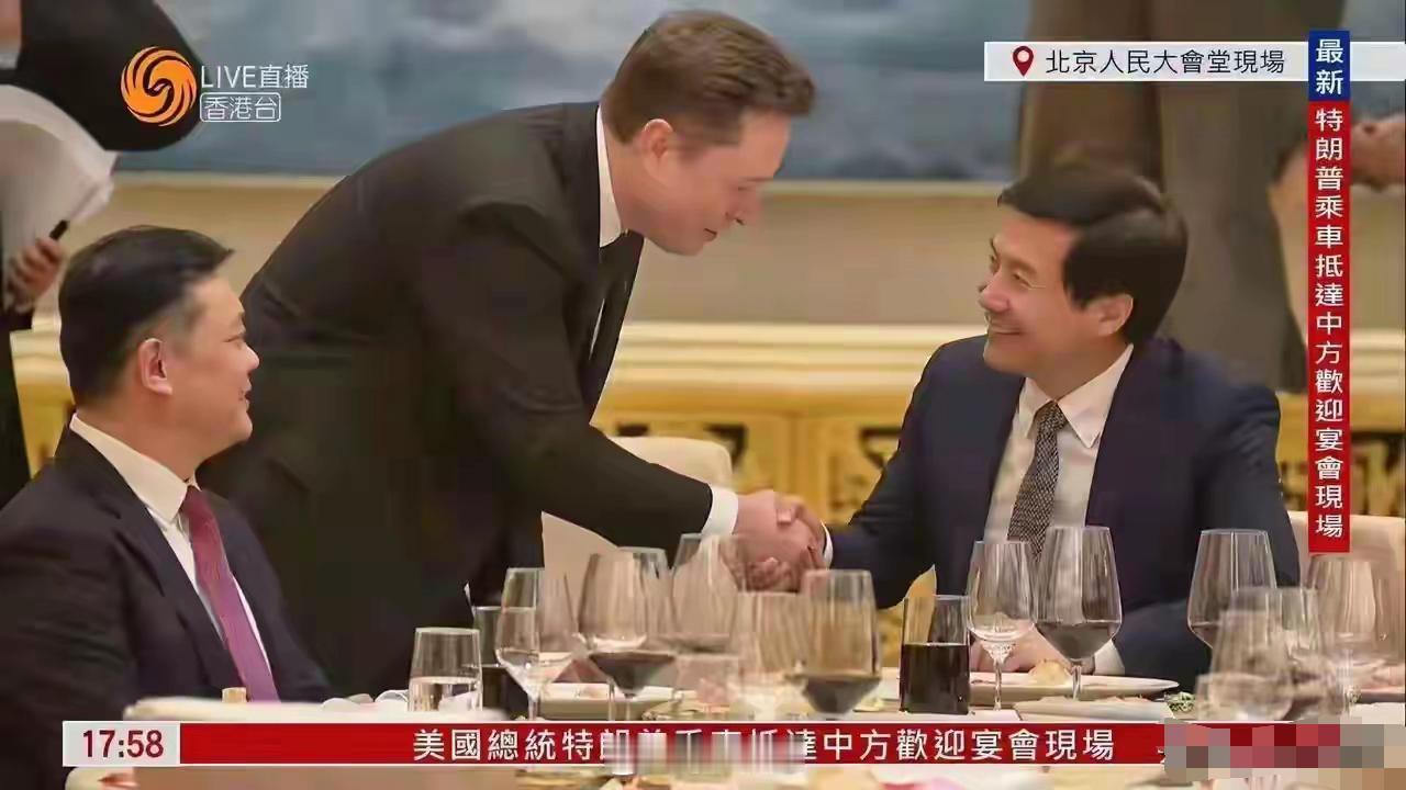 这张照片，
算是给雷布斯
找回点儿面子，
基本扯平了！