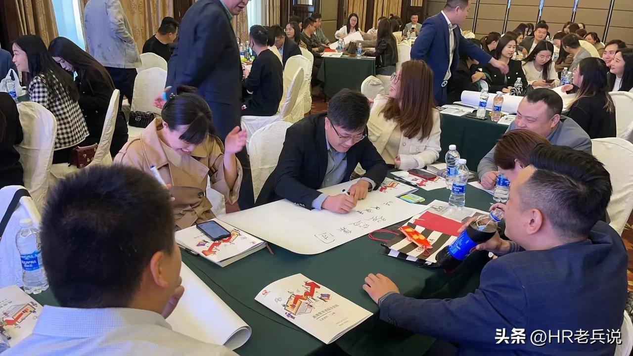 公司最近陷入困境，强制给员工排休年假，研发一81年小姐姐：我不休！休了以后我有事