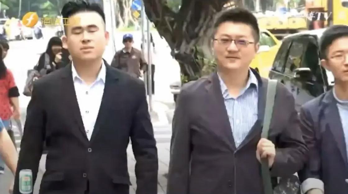 新党“三杰”闹分裂？这背后藏的可不是小矛盾！王炳忠、林明正死守“理念派”，

高