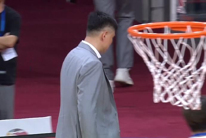 说一个“鬼故事”：广东宏远四名外援三分球合计16中0，其中奎因10中0，麦考尔3