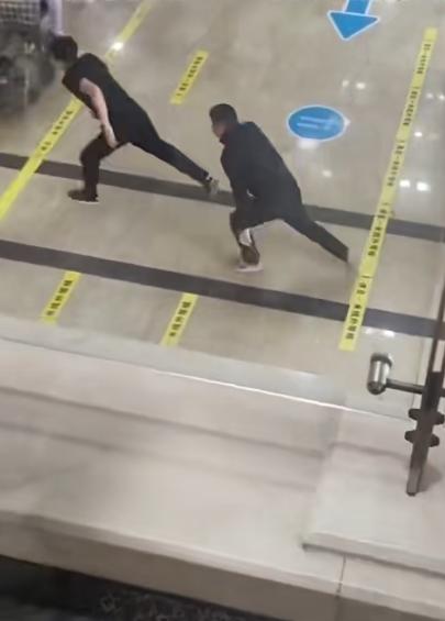 “她的私秘处让人看了，不过了，明天离婚！”吉林长春某医院，男子陪妻子做彩超，妻子