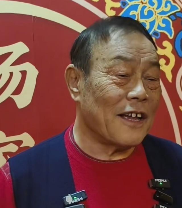 杨少华长子杨威真是忠厚老实的代表，这才是杨门相声的最出色的代表人物，有师承，有本