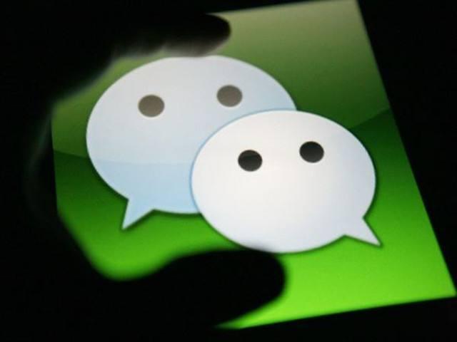 微信悄悄上线的内置AI助手“小微”，真的要改变十几亿人的用机习惯了。和只会聊天的