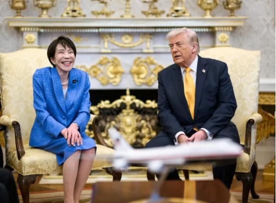 难怪对华“举白旗”，高市早苗收到2个坏消息，中方不惯着日本了

高市早苗近期突然