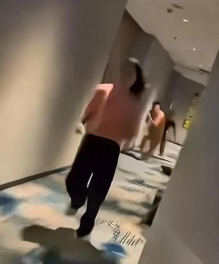 七夕刚收尾

瓜多到吃撑

你敢信今年七夕

就没多少人秀正儿八经的恩爱，满屏要