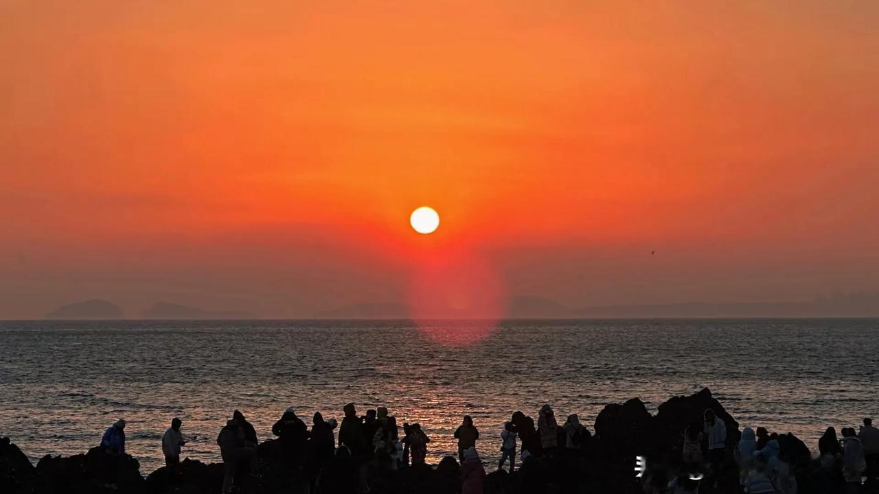 2023 的最后一次落日，bye 2023！
 #年末的夕阳# #最终的夕阳#