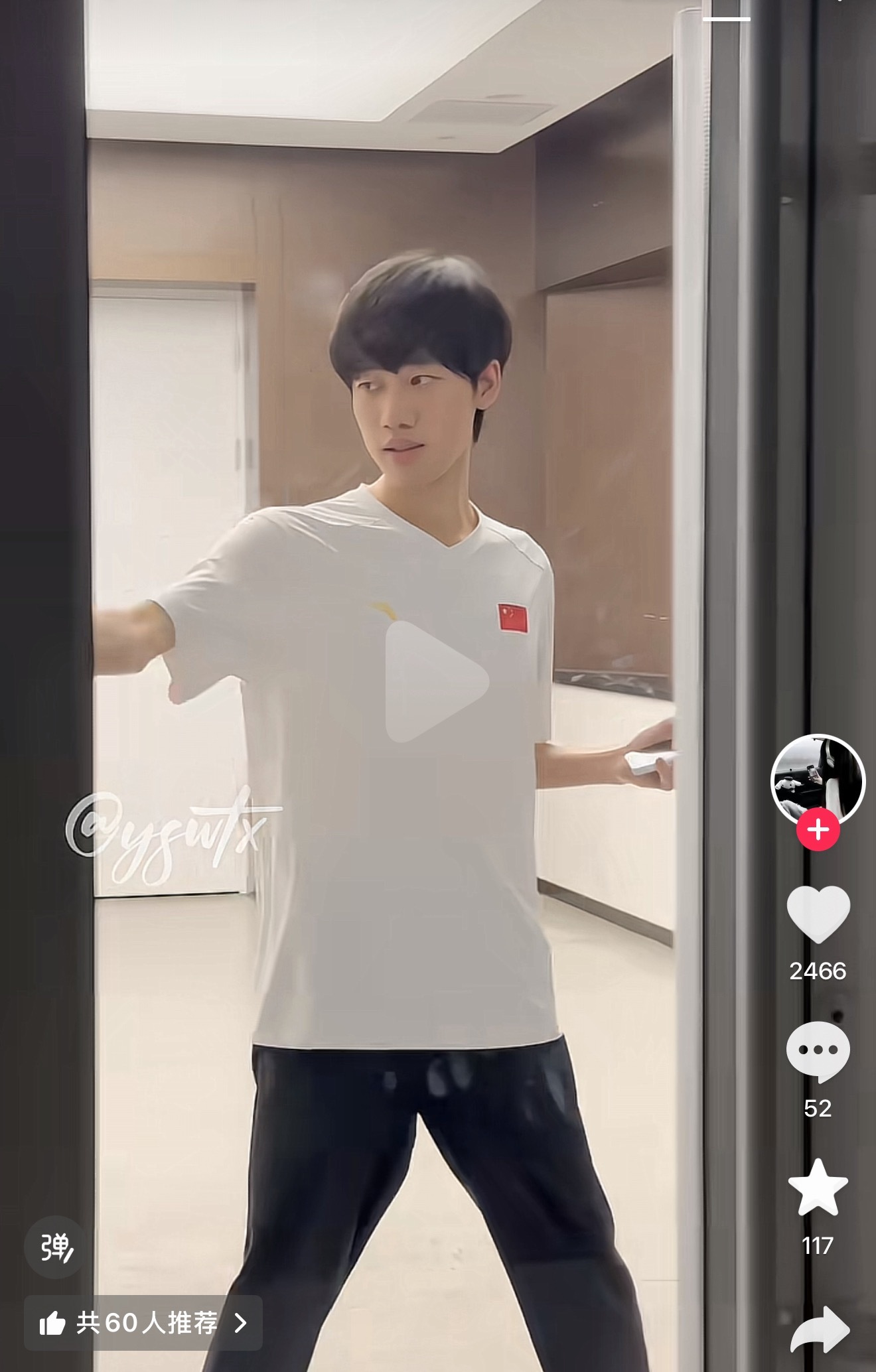 娥受不了了 她剪完这个锅盖头梦回17岁