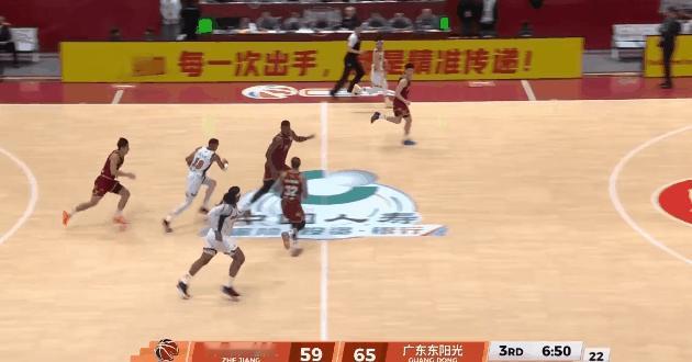 杜峰指导看了开心！奎因这身体素质太厉害了，直接隔扣张洪硕




奎因反击，面对