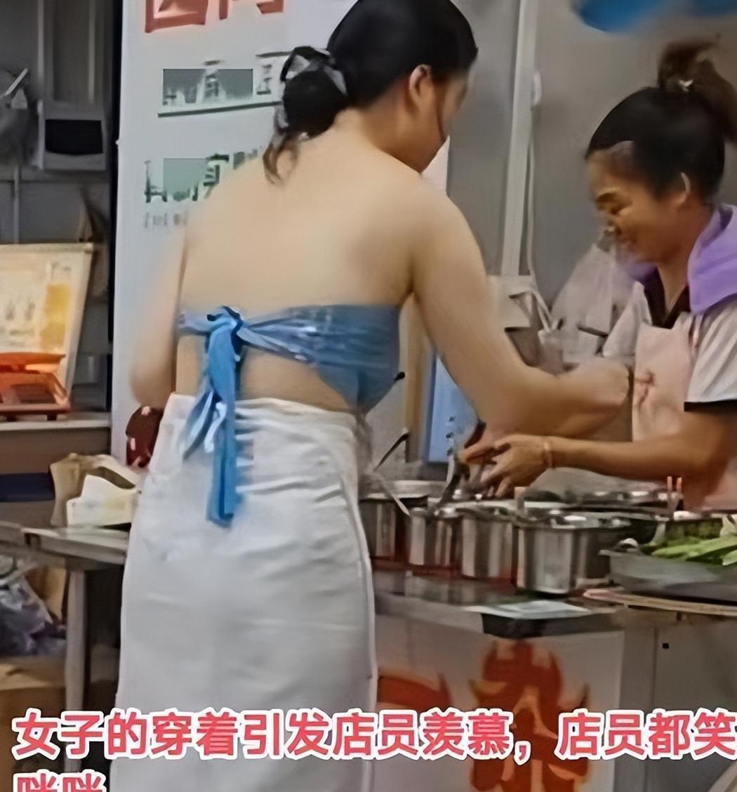 广东高温天气下，女子身穿吊带独自前往街边牛杂档消费，全程举止大方自然，没有刻意遮