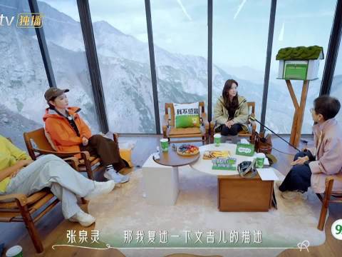作家这对，朋友破裂的一个原因是：
作家文吉儿出新书，王子璇帮她写序，结果收费3万 ​