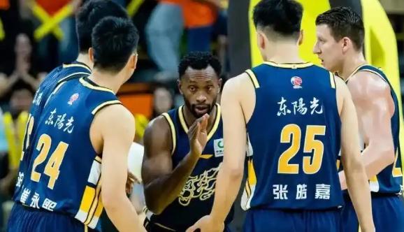 陈海涛收到建议！
 
输给上海男篮后，广东媒体人关辛向陈海涛及球队提出建议：输掉