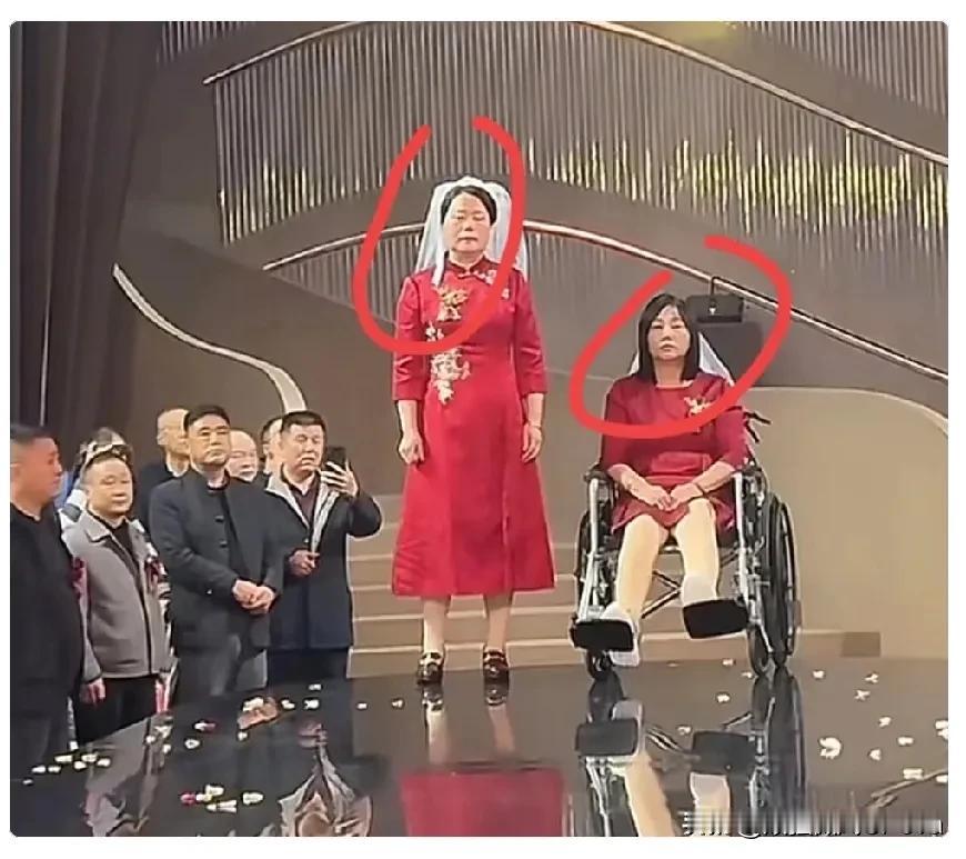 有网友说，是不是演不下去了？
解清帅和王正正大婚，
婚礼现场的气氛却让人感到尴尬
