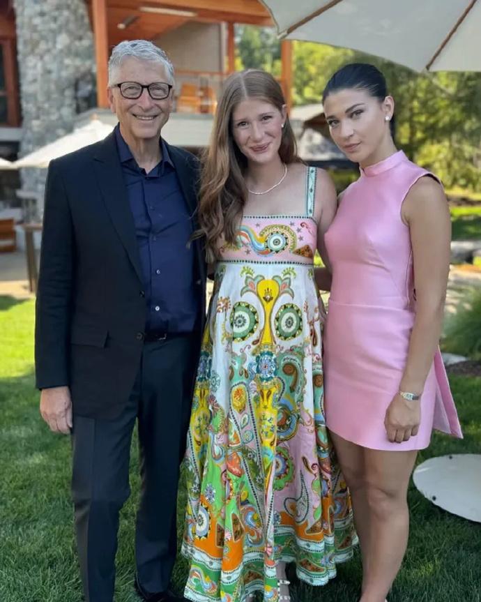 比尔盖茨的大女儿长得像父亲，小女儿菲比·盖茨则是女生男相，性格独立。

比尔声称