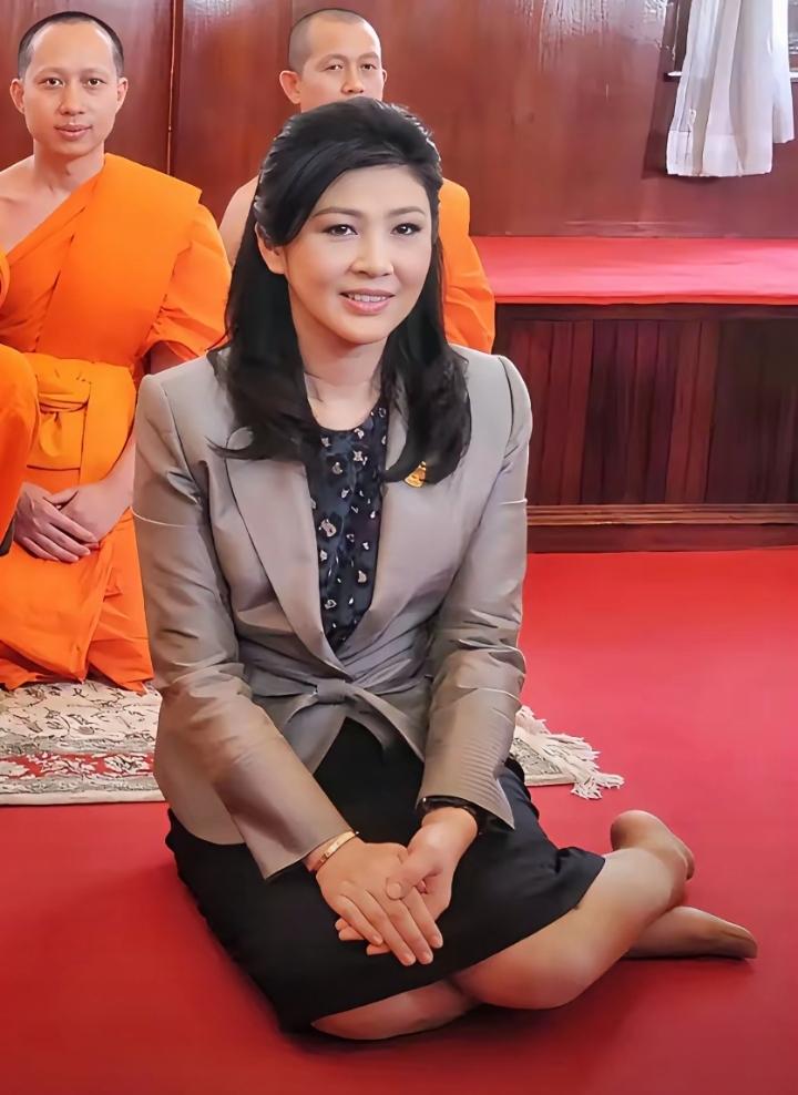 英拉真的是美到骨子里的温柔大女主！一身东方温婉气质浑然天成，五官精致大气，仪态优