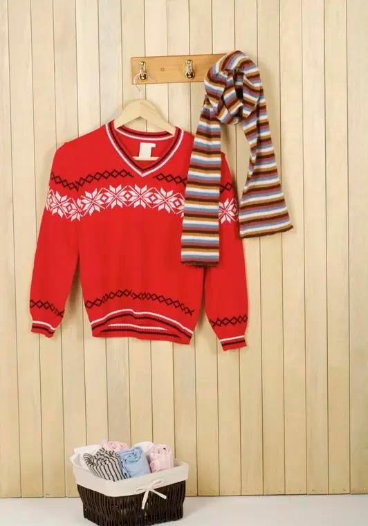 甜妹不是软萌傻白甜，是敢穿敢撞的小心机。
粉毛衣配白短裤，腿长两米八；红裙子一穿