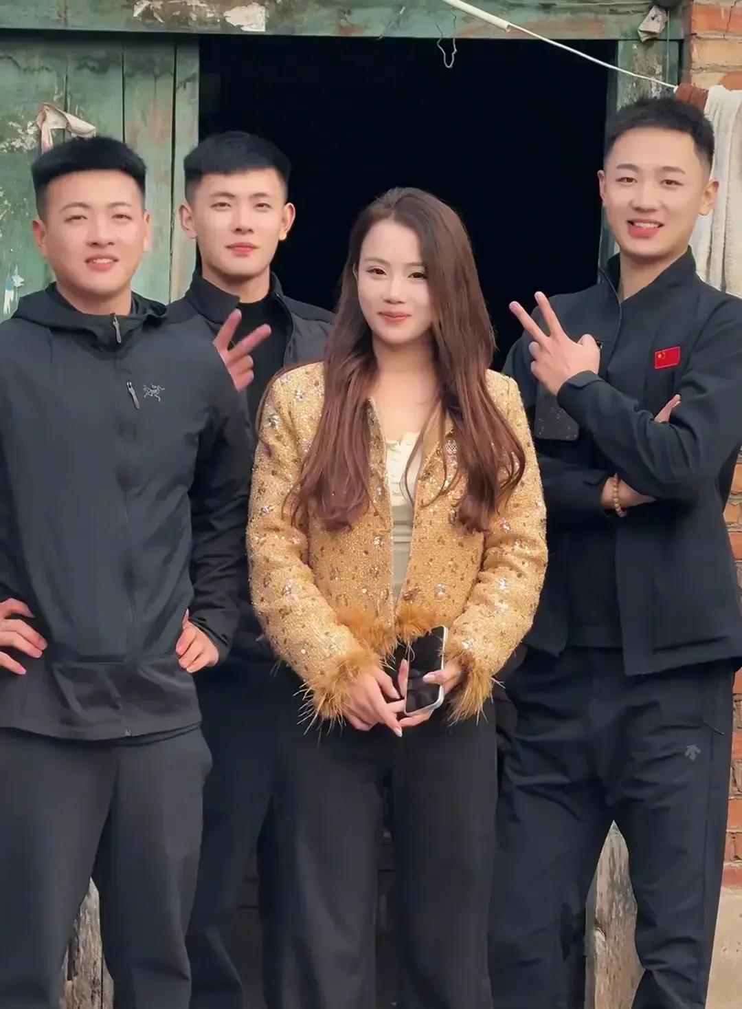 深圳表哥年薪三十万，有房有车，照样被相亲群除名。
老家媒婆说他挑，城里姑娘嫌他闷