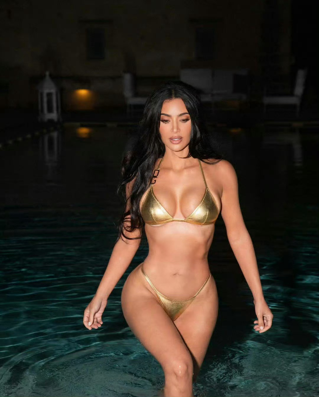 “金姐”Kim Kardashian金色比基尼写真[色] ​​​