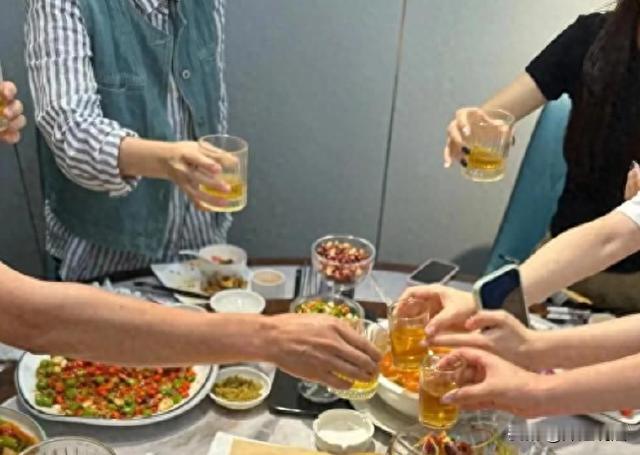 陕西，男子误交酒肉朋友，跟自己所谓的好兄弟去喝酒，喝完之后，这个朋友嫌弃男子话多