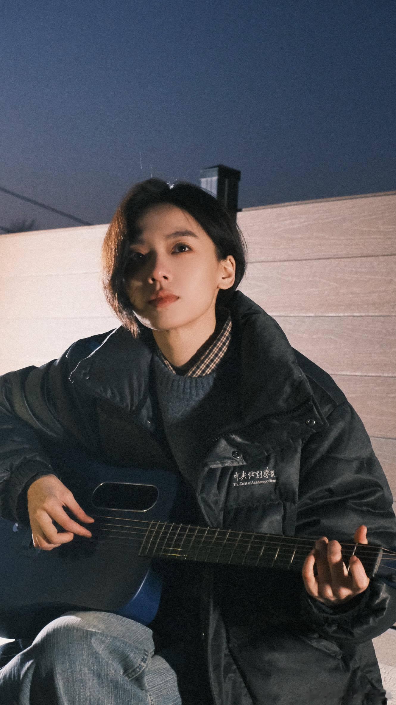 对王晓赟子的反差没有抵抗力 真的被王晓赟子给整迷糊了！上一秒在写真里还是那种冷艳