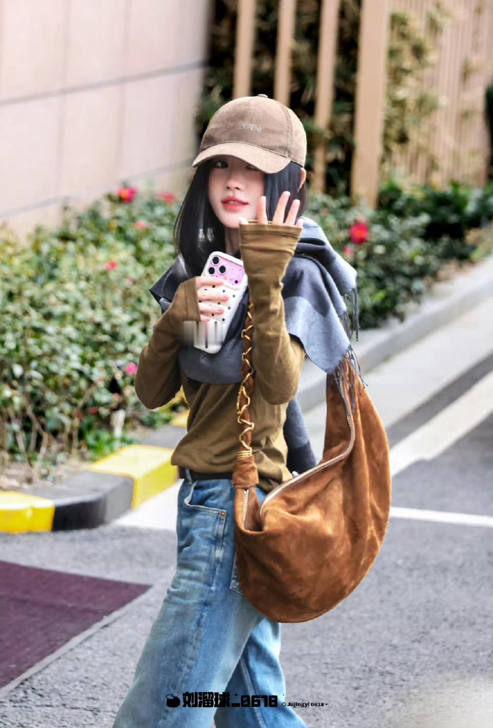 鞠婧祎机场状态还是这么好 美美的很安心🥰 