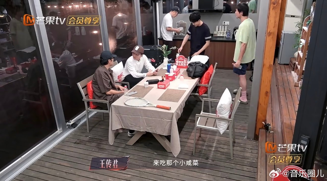 小沈阳撒饭型艺人 不止舞台出彩，生活里的小沈阳是撒饭型艺人，用心安排哥哥们的餐食