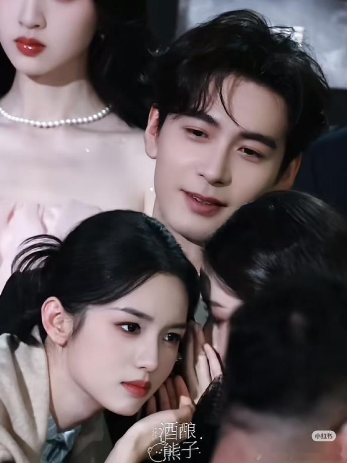 周也骨相 理想长相天花板！侧脸轮廓精致流畅，看一眼就再也忘不掉。 