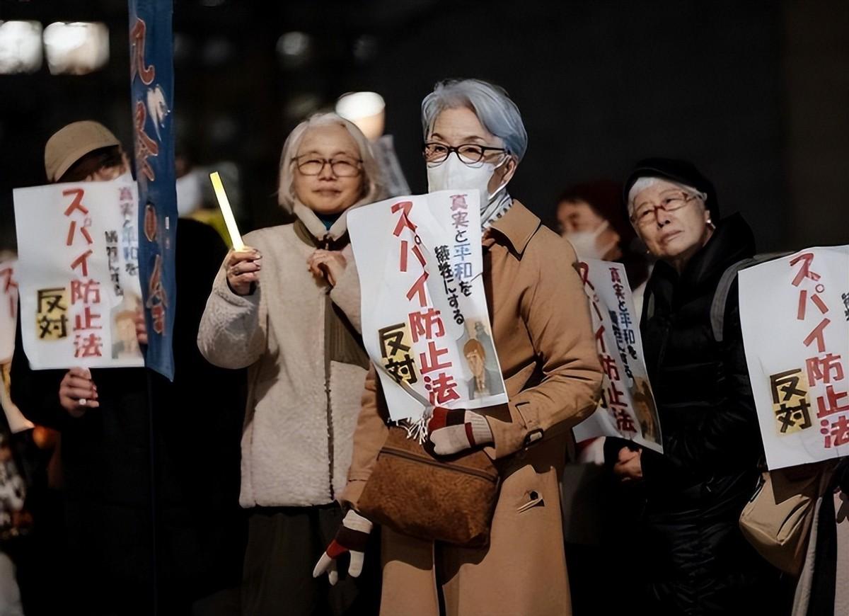 为什么日本高市早苗总在挑事？看看日本出口欧洲的主要海运线就明白了，不少南向航次要
