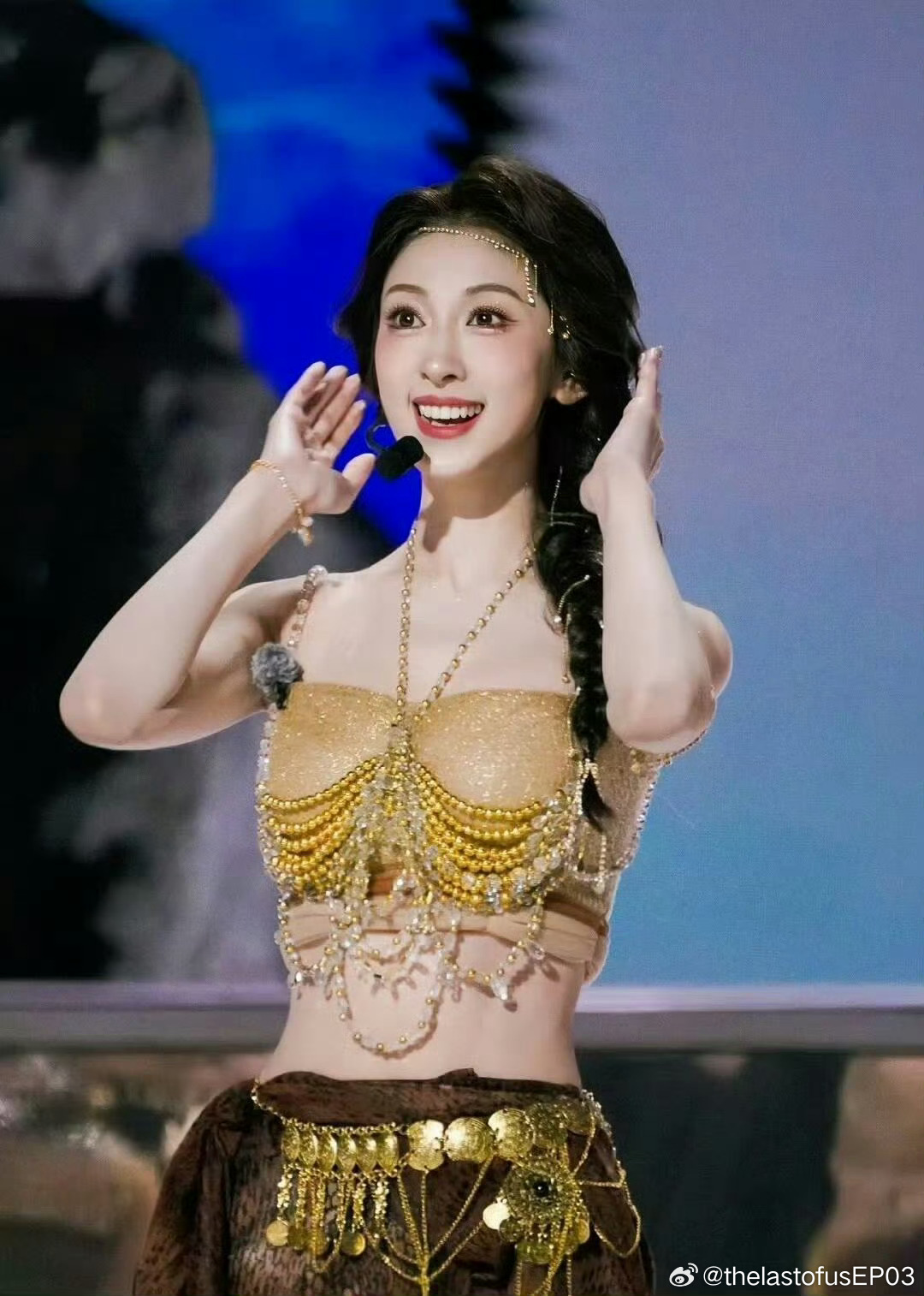 只有我在好奇张小婉舞台穿什么bra的吗？！ 太稳了吧 ​​​