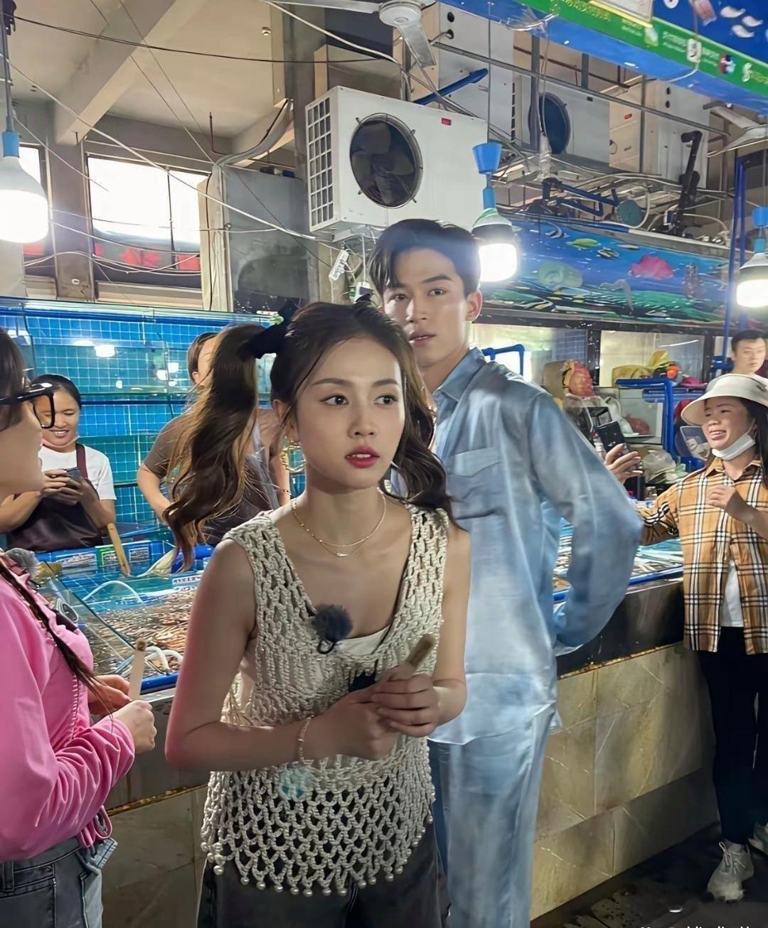 怎么那么多人说白鹿长相普通啊，生图这样还普通？ 