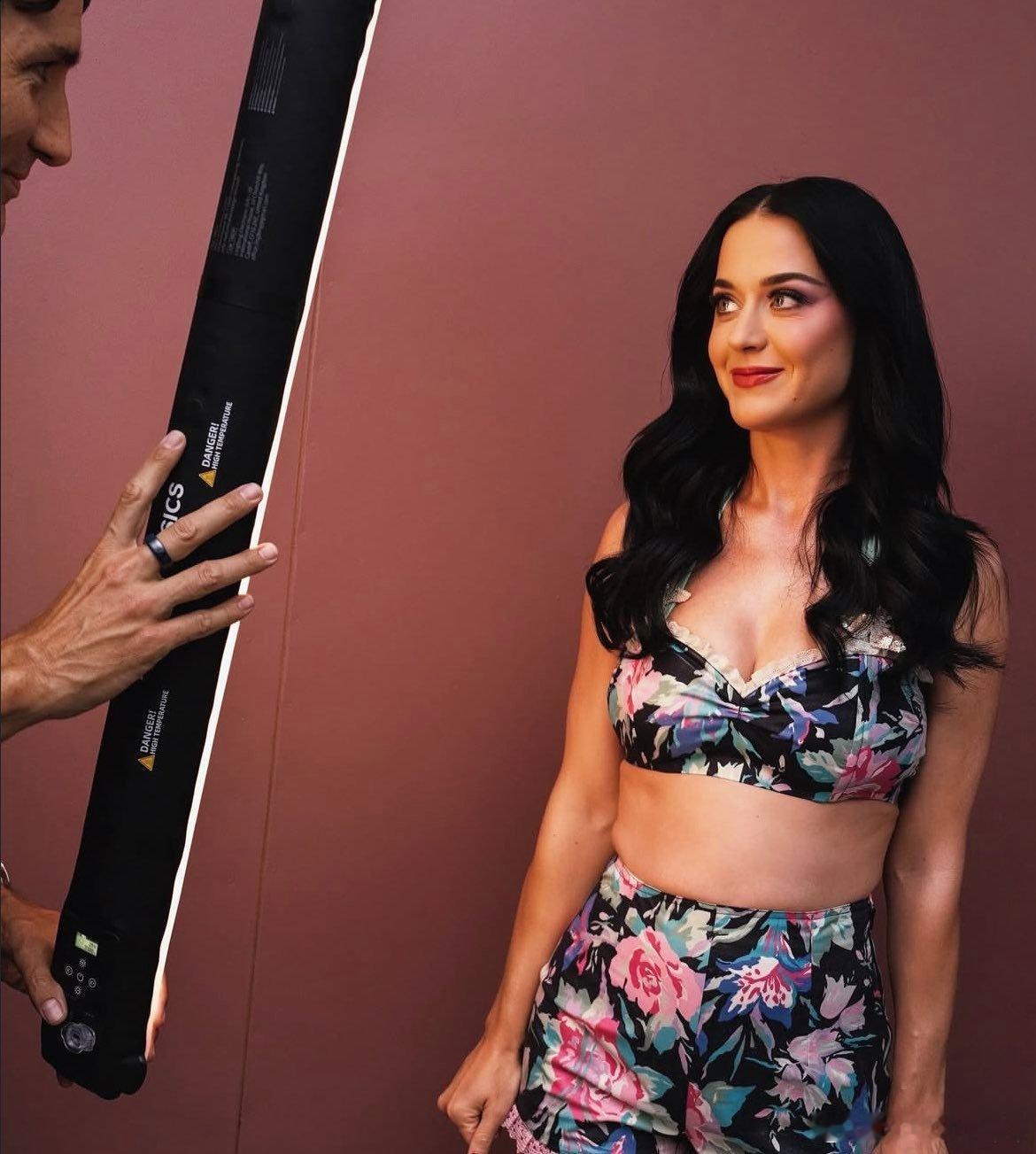 神仙男友‼️Justin Trudeau为了确保水果姐Katy Perry美美出