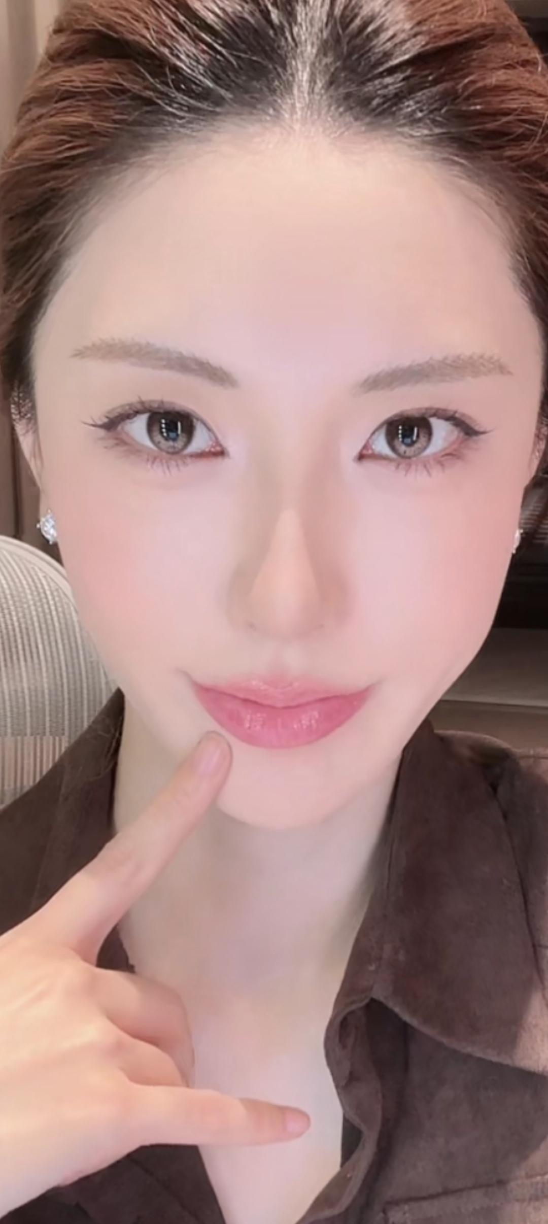 这妆容真精致，好好看！