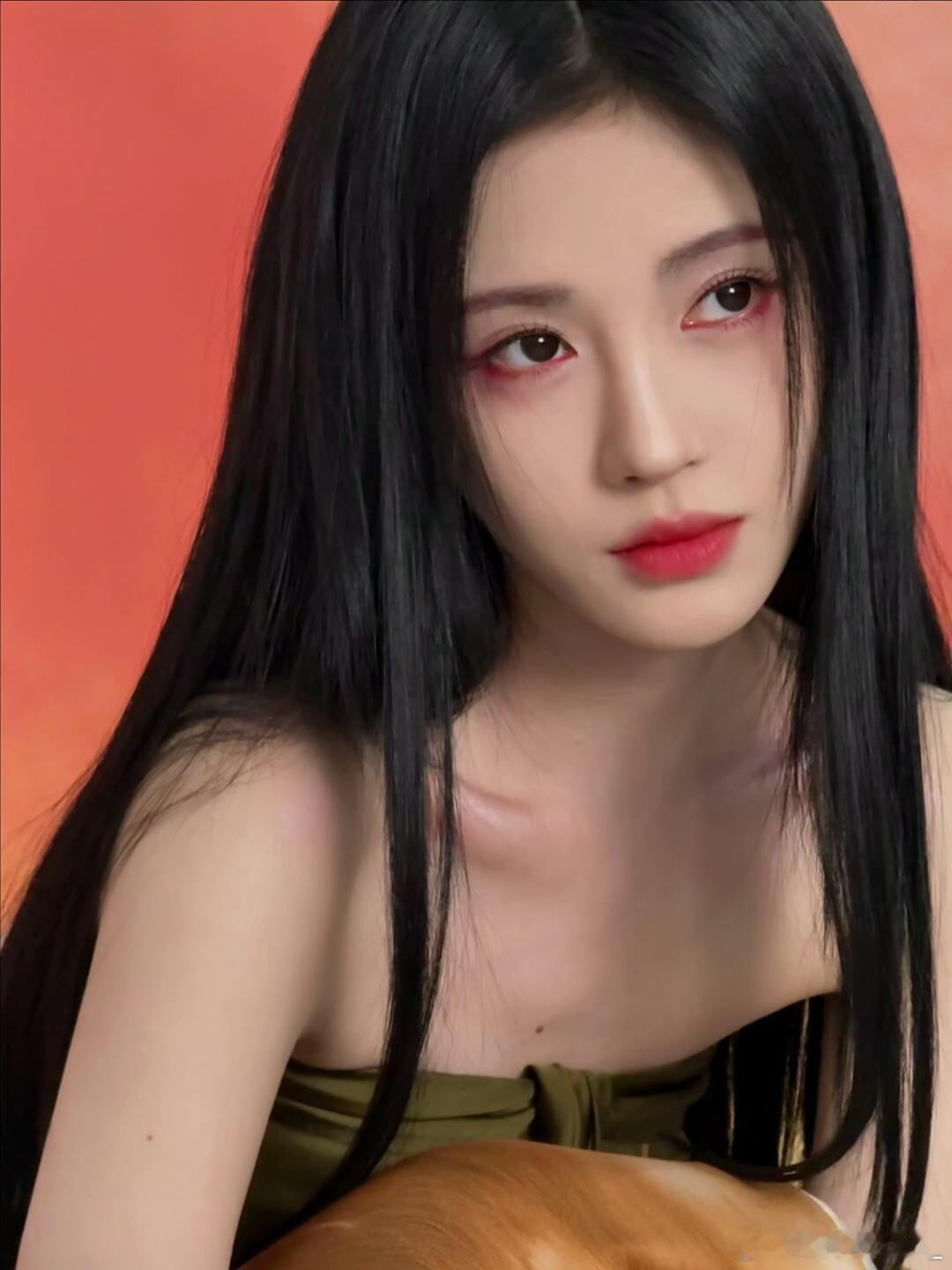 鞠婧祎[超话]   麻烦把这个妆焊死在鞠婧祎脸上！！！这个妆真的把她的美放大到1