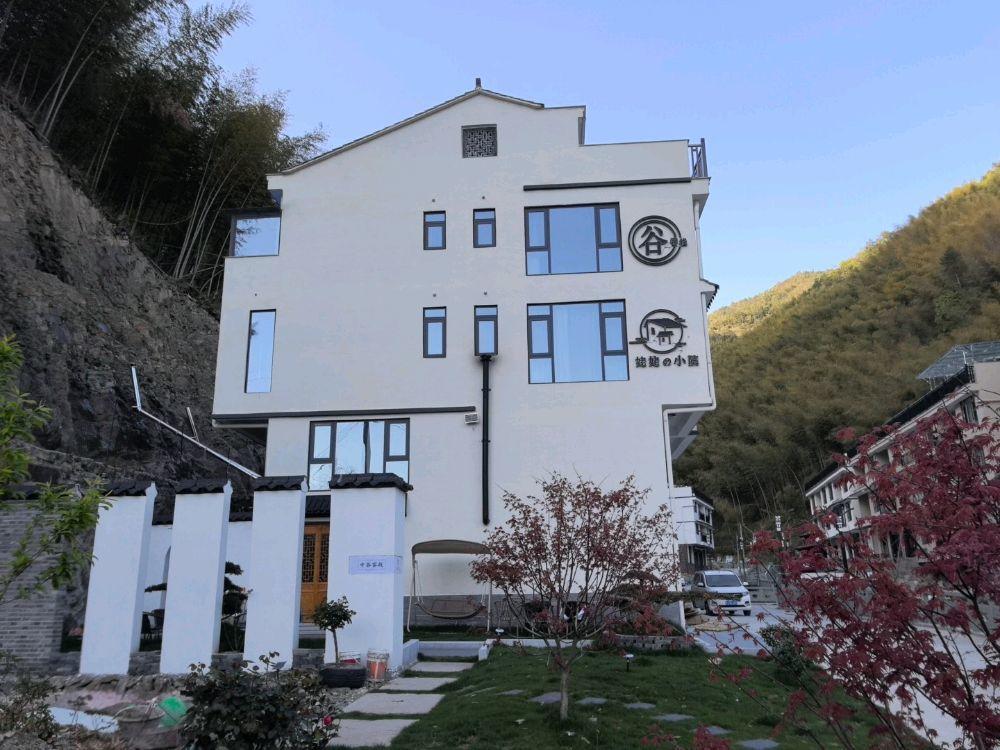 🌿金华磐安盘峰乡，藏着一家颜值超高的山间美宿！海拔适宜、溪流环绕，负氧离子管够