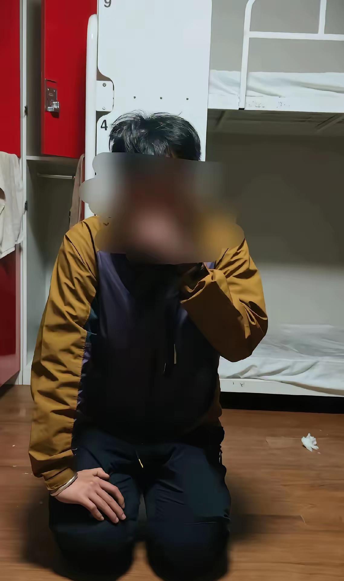 一个22岁的中国女孩，在韩国的青旅里醒来，发现自己的身上、脸上、头发上全是别人的