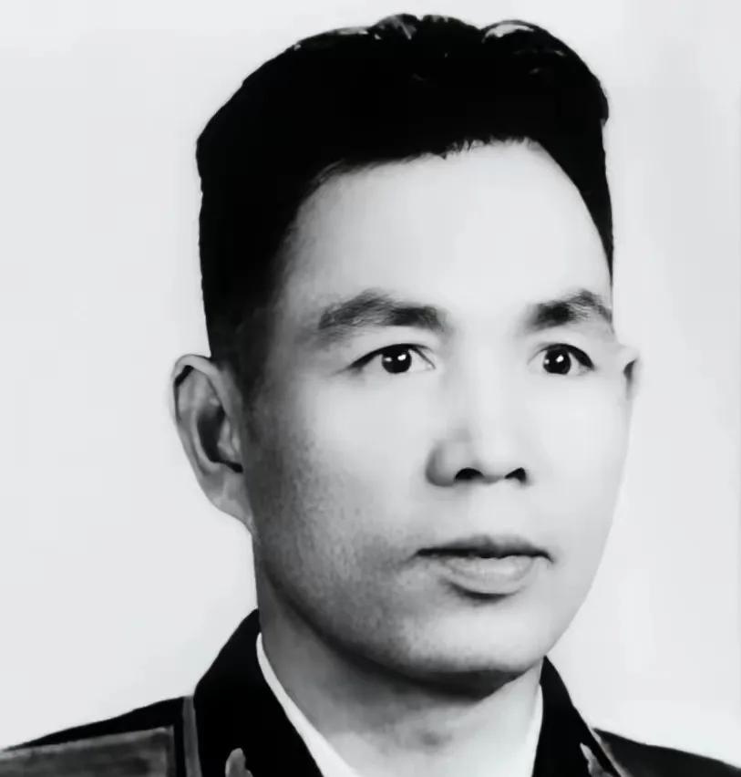 1999年，开国少将丁盛逝世。上级规定追悼会上，不准称他为“同志”、“老红军”和