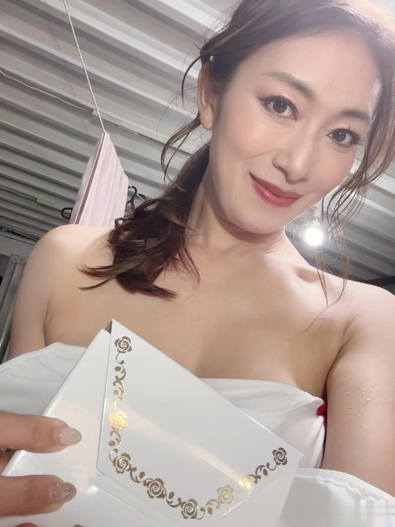 美丽俏佳人 ​​​