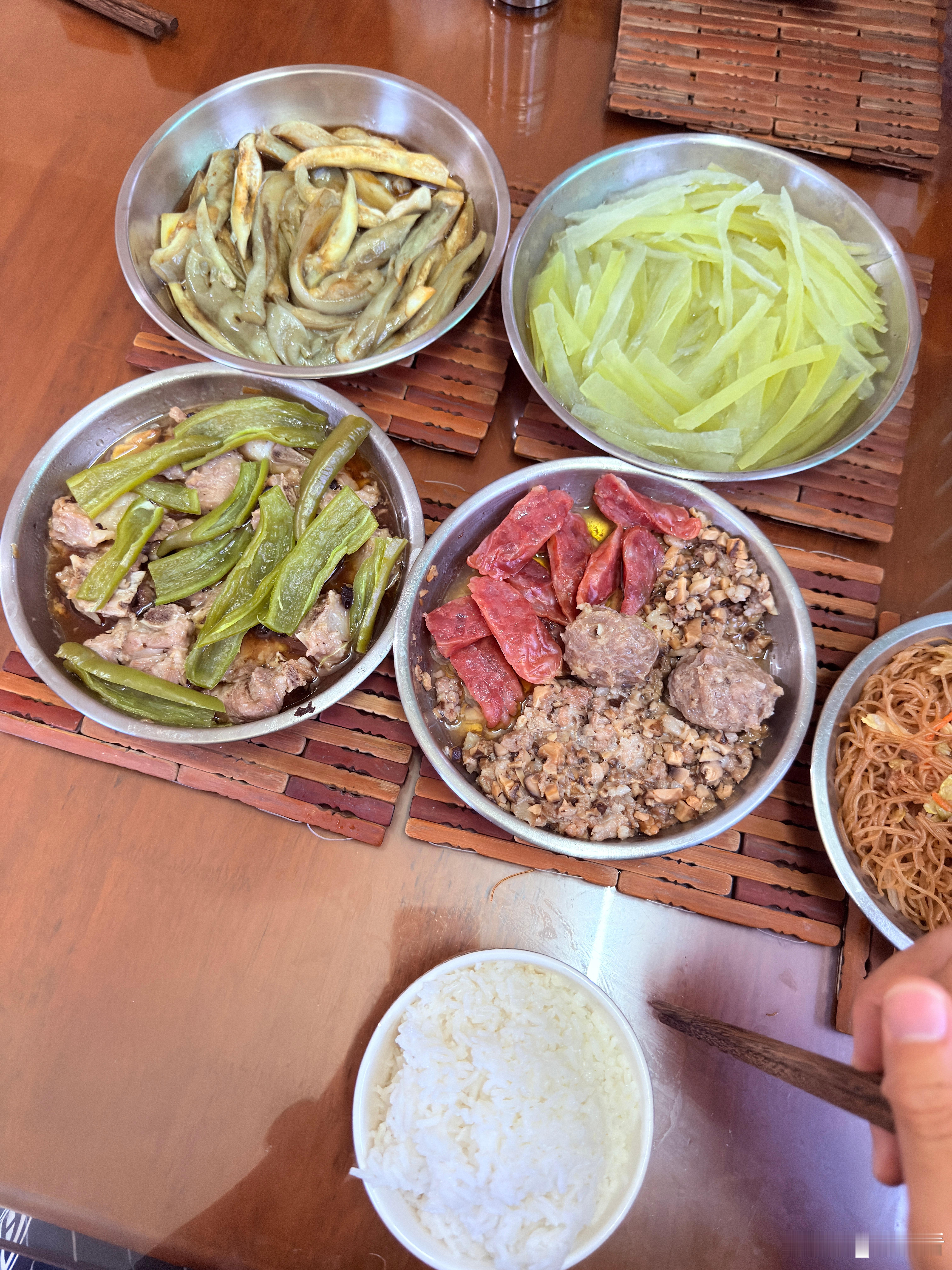 家常便饭2！这茄子🍆好吃，辣椒🌶️有点辣！正！我的日常plog