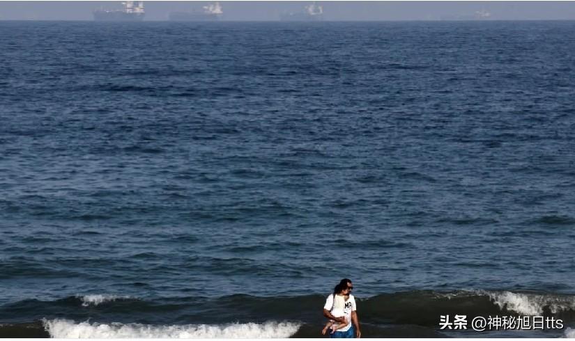 波斯湾的船只伪装成中国船只，以避免遭到伊朗的攻击

至少有十艘在波斯湾被封锁的船