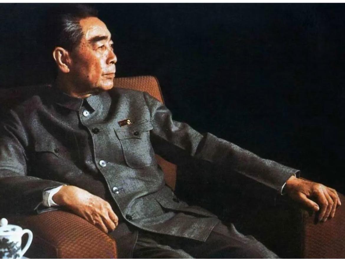 《沉思中的周恩来》是总理最著名的一张照片，流传最广，连邓颖超都说，这是总理生平最