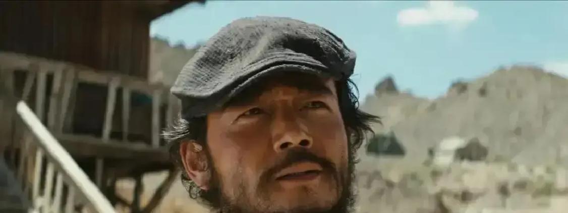 你以为“英雄”是聚光灯下万众瞩目？
错了，真正的英雄，往往是像他一样，把命填进黑