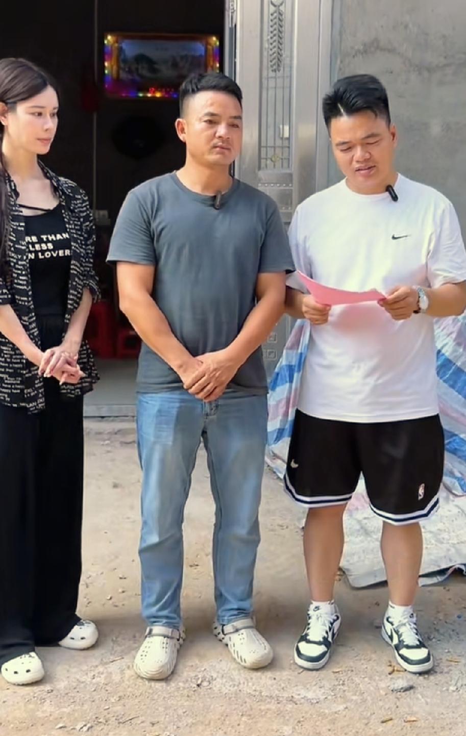 今天，三和公司的嘴哥来到阿豪与蓉儿家中。阿豪蓉儿家三层楼房顶层混凝土浇筑已经过去