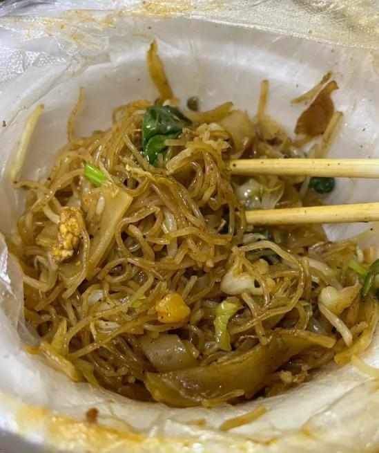 周五 有人能懂这种感觉吗
姐又来吃了 每周吃一次嘻嘻
今天中午吃的牛肉面 学校门