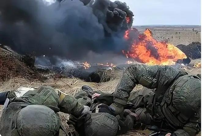 俄乌问题的解决，互相妥协确实是唯一的出路。当前，俄乌在领土问题上的立场像两座难以