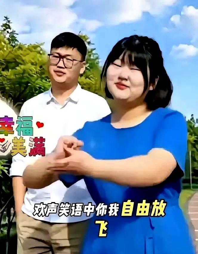 大衣哥这女婿，算是让他找着了。
大衣哥看儿子那场婚事，前儿媳陈亚男借着他家名气疯