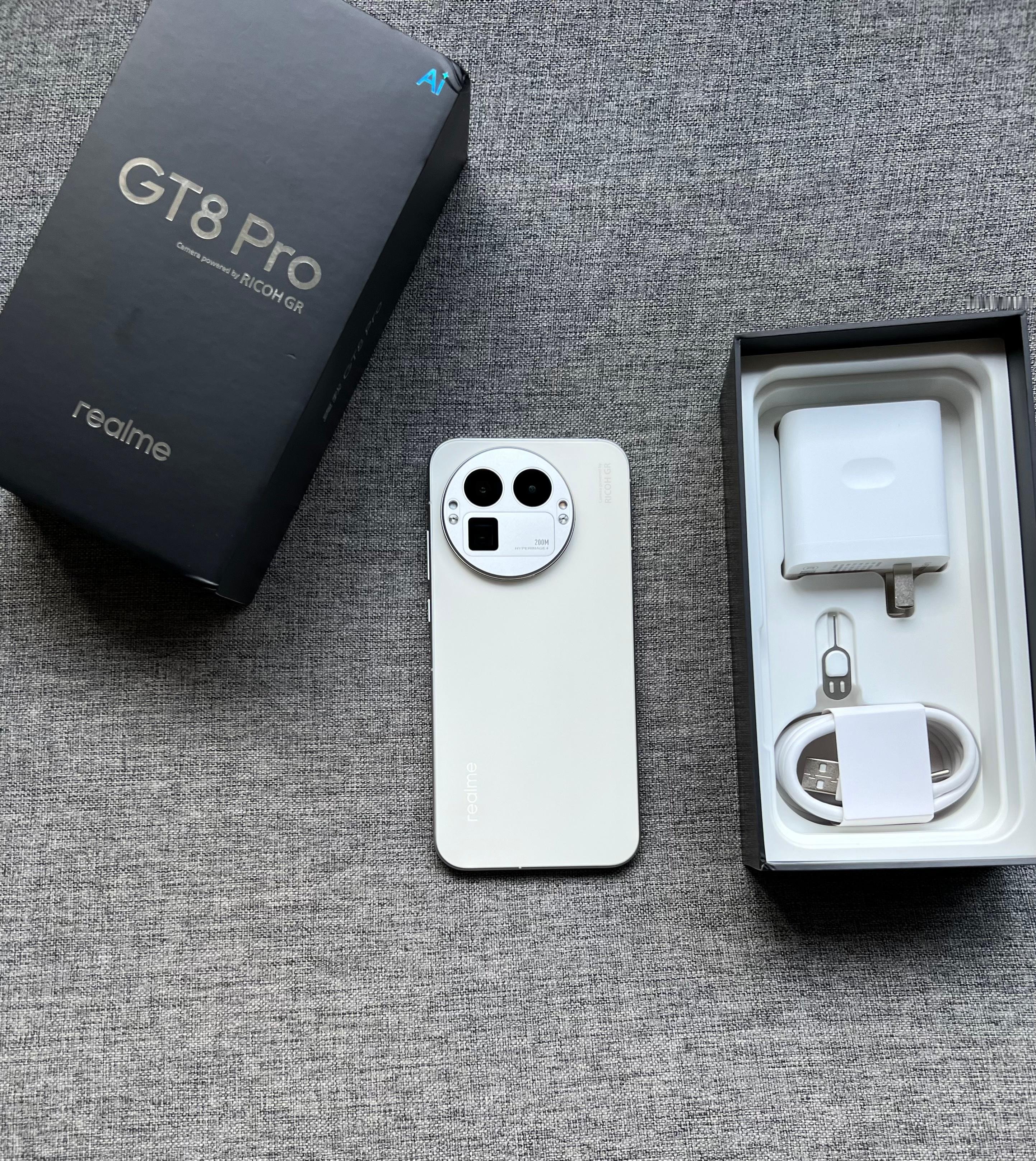 真我GT8 Pro 16+256G 怀特99新全套，电池效率100，带首销权益（