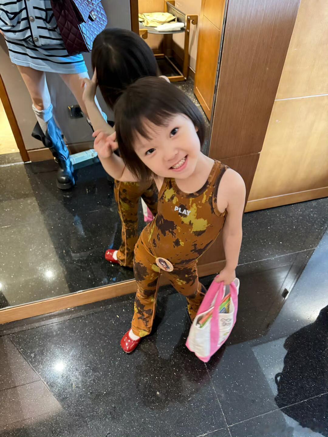 井胧自曝不敢给外甥女换尿布我们的爸爸井胧真的太接地气了，直面自己不敢给外甥女换尿